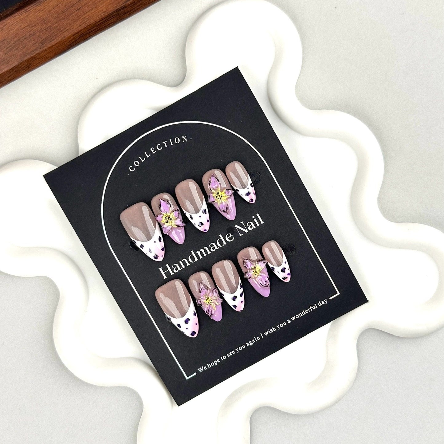 AF2630-Mocha Dot Garden nails